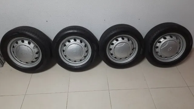 Jogo de Rodas com Pneu 175/60/13 + Calotas GM